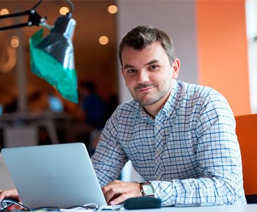 Владимир, консультант по проектировке конструкций из нержавеющей стали